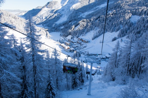 Ski areál: Zauchensee - z údolí můžete jet na několik stran, svahů je na výběr mnoho