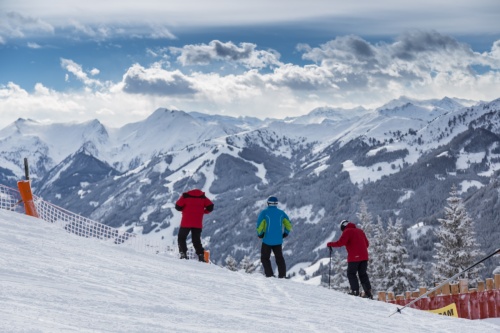 Ski areál: St. Johann – Alpendorf - krásně vidíte sjezdovky a rozsáhlost střediska