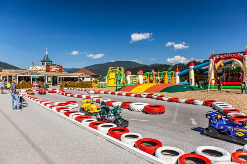 Bobová dráha ve Flachau (Lucky Flitzer Alpine Coaster) - děti si můžou zablbnout na motokárách