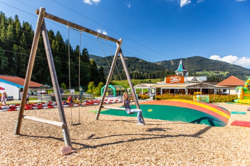 Bobová dráha ve Flachau (Lucky Flitzer Alpine Coaster) - nebo třeba trampolínách, houpačkách a skákacích hradech