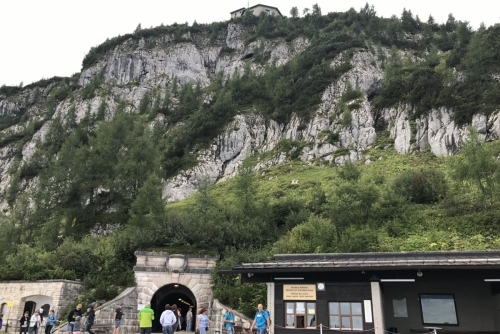 Orlí hnízdo (Kehlsteinhaus) - tunelem projdete přímo ke Zlatému výtahu