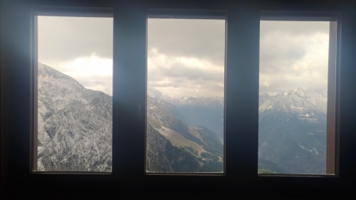 Orlí hnízdo (Kehlsteinhaus) - pohled z jedné z místností na Königsee