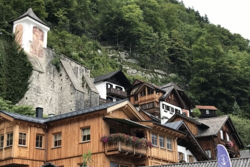 Poznejte kouzlo solných dolů v Salzwelten Hallstatt - místní architektura je opravdu malebná