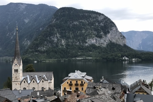 Poznejte kouzlo solných dolů v Salzwelten Hallstatt - kostel v Hallstattu