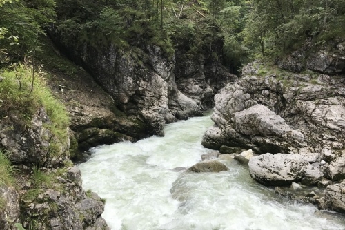 Soutěska na řece Lammer (Lammerklamm) - v rakouské přírodě je křišťálově čistá voda