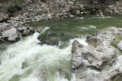 Soutěska na řece Lammer (Lammerklamm) - v rakouské přírodě je křišťálově čistá voda 