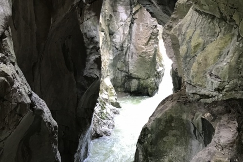 Soutěska na řece Lammer (Lammerklamm) - voda zde ze skal vytváří krásné útvary