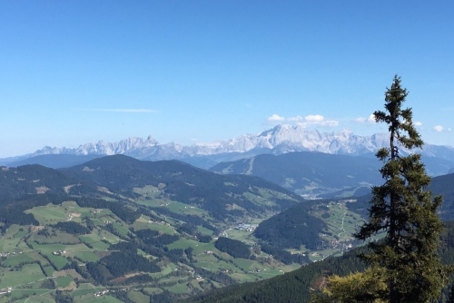 Geisterberg in Sankt Johann - děti si hrají a dospělí se kochají výhledy