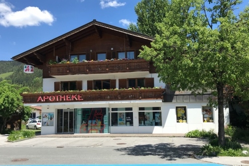 Lékárna TAUERN-APOTHEKE - k lékárně dojdete pěšky z penzionu asi za 5 minut