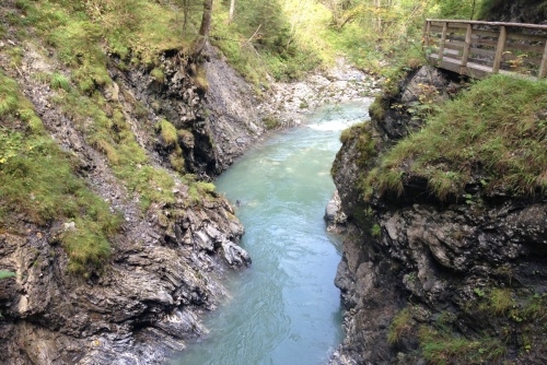 Lichtenštejnská soutěska (Liechtensteinklamm) - voda je neskutečně čistá