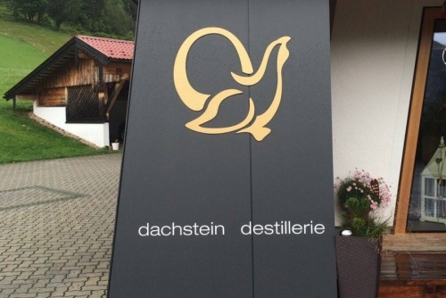 Exkurze do lihovaru Mandlberggut - lihovar Mandlberggut se nachází pod pohořím Dachstein