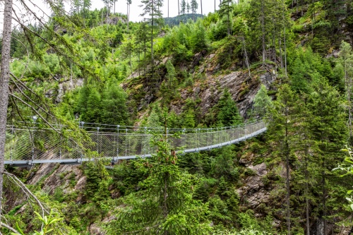 Wilde Wasser Untertal - ráj stezek blízko Schladmingu - některé části cesty jsou adrenalin, například přechod přes visutý most