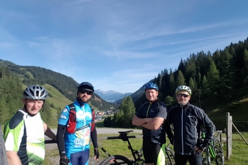 Cyklotrasa pro náročné - výšlap na Zauchensee  - Přestávka před posledním výšlapem na Gamskogelhütte
