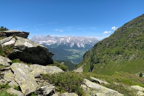 Pokořte až 3 dvoutisícovky a kochejte se pohledem na Dachstein 