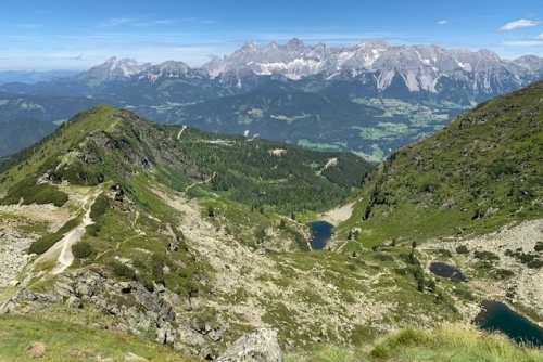 Pokořte až 3 dvoutisícovky a kochejte se pohledem na Dachstein 