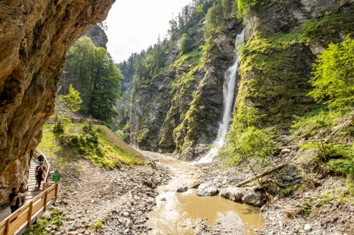 Lichtenštejnská soutěska (Liechtensteinklamm) - na konci si můžete odpočinout u nádherného vodopádu