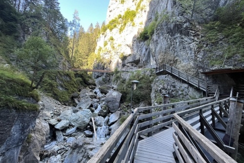 Soutěska Kitzlochklamm - cesta soutěskou