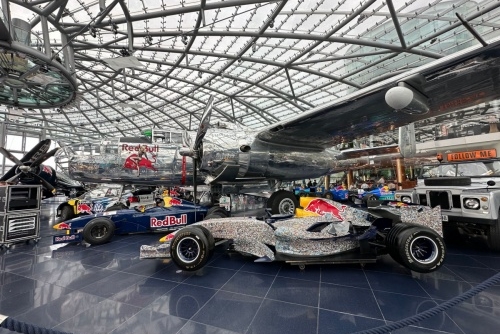 Muzeum na letišti v Salcburku Red Bull Hangar-7