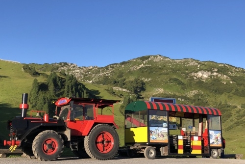 Východ slunce nad Zauchensee - vláček